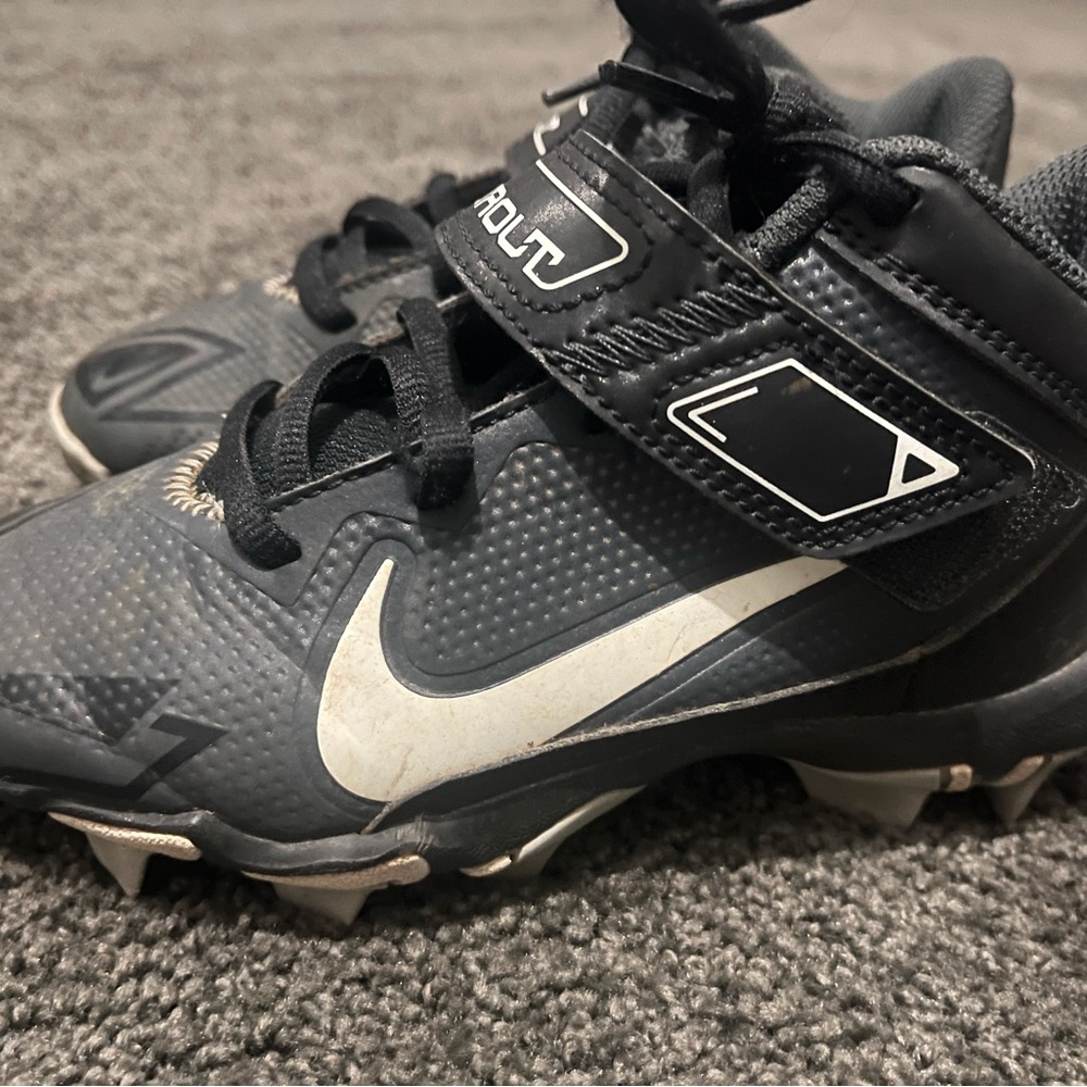 Nike Kids Black and Gray Sneakers